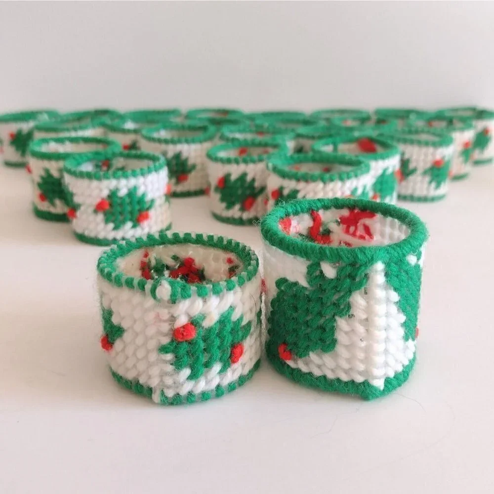 Vtg Set Of 25 Christmas Needlepoint Napkin Rings Holders Holly Leaf Red Berries